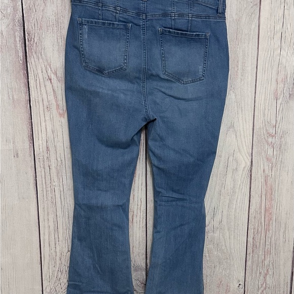 Fashion nova jeans 💕 - Picture 2 of 3